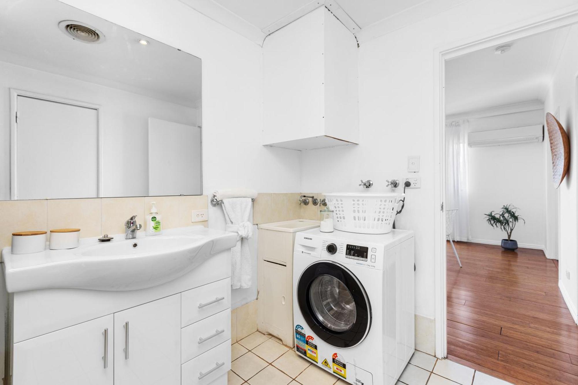 Apartment Modern 2br Pool, Gym, Parking