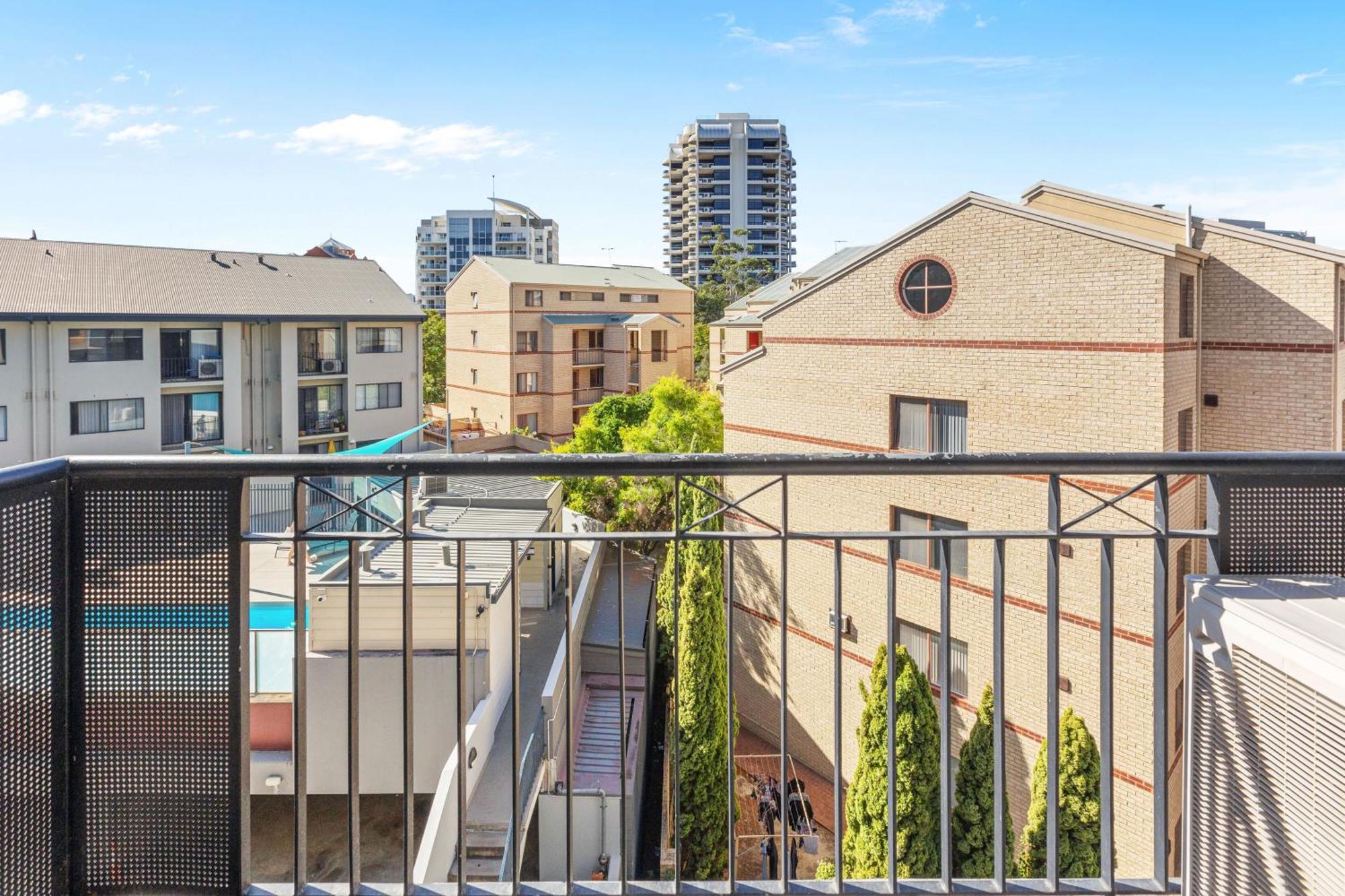 Modern 2br Pool, Gym, Parking Apartment *