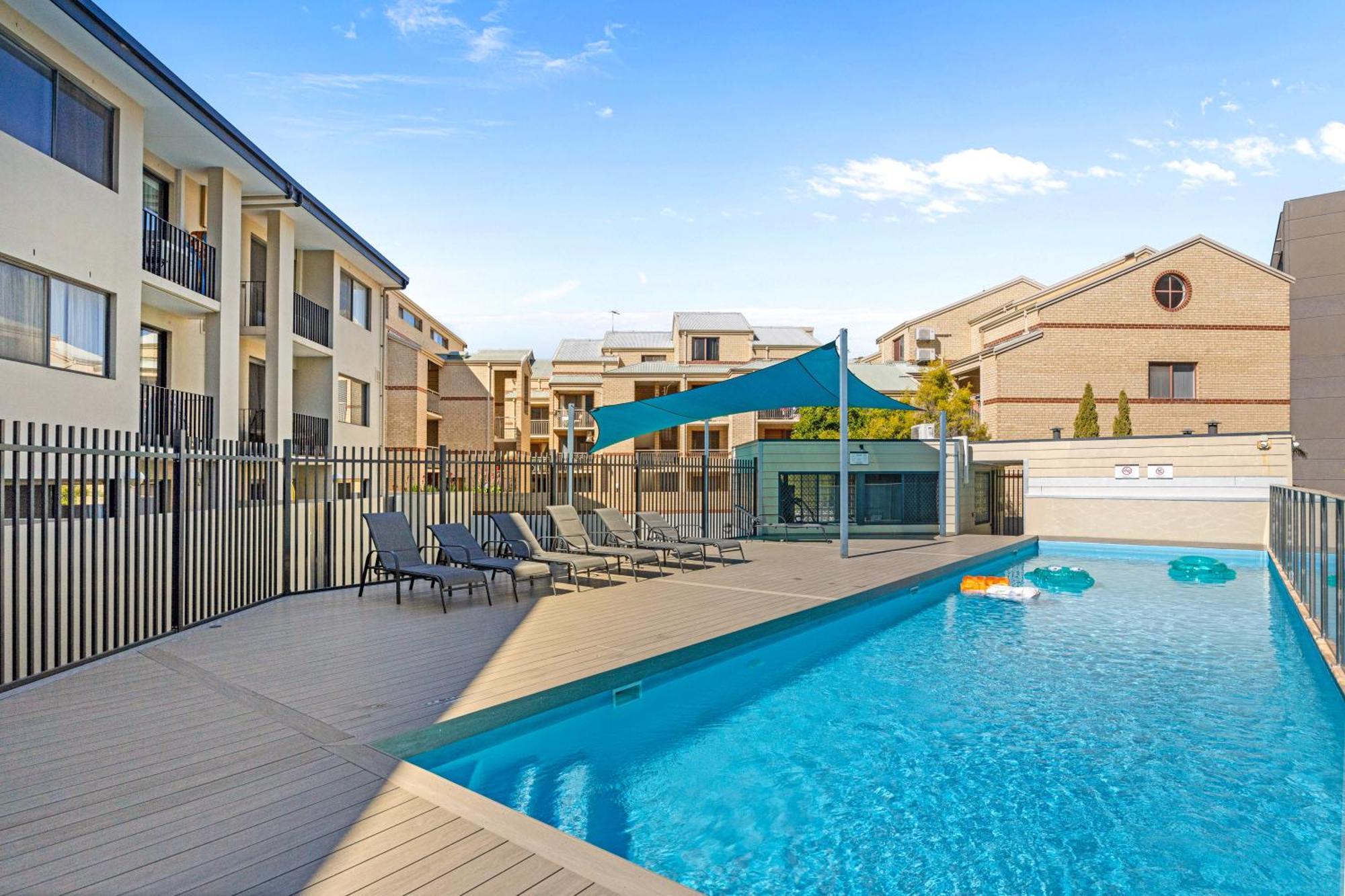 Apartment Modern 2br Pool, Gym, Parking Perth
