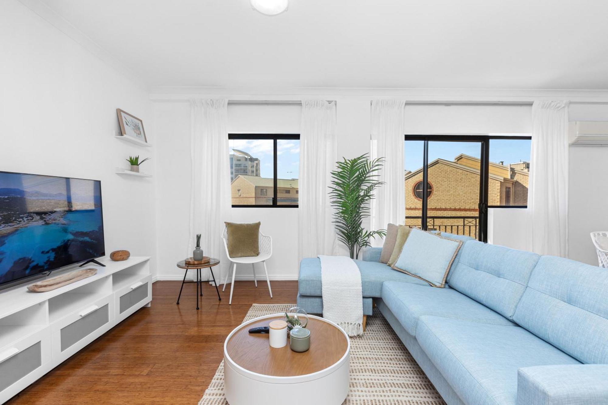 Modern 2br Pool, Gym, Parking *